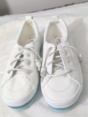 Sperry White Low-Top Lace-Up Sneakers with Navy Logo Accent